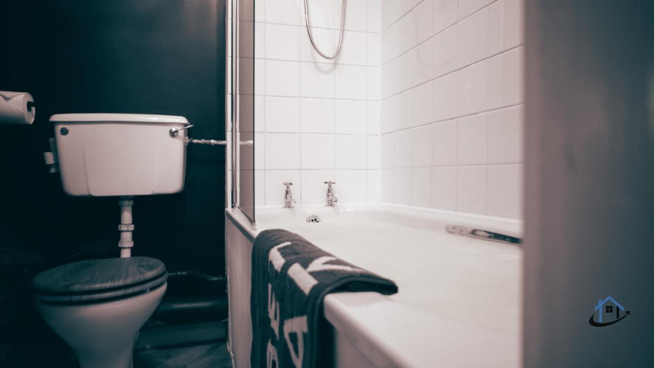 Flat 1 - King Bed, Parking, Workspace, Wi-Fi, Corporates Nottingham Kültér fotó
